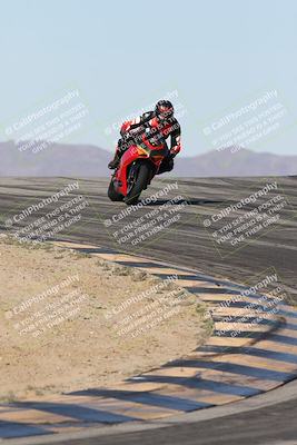 media/Dec-01-2025-Moto Forza (Mon) [[2daa91e15f]]/2-Intermediate Group/Session 2 (Turns 9 and 10)/